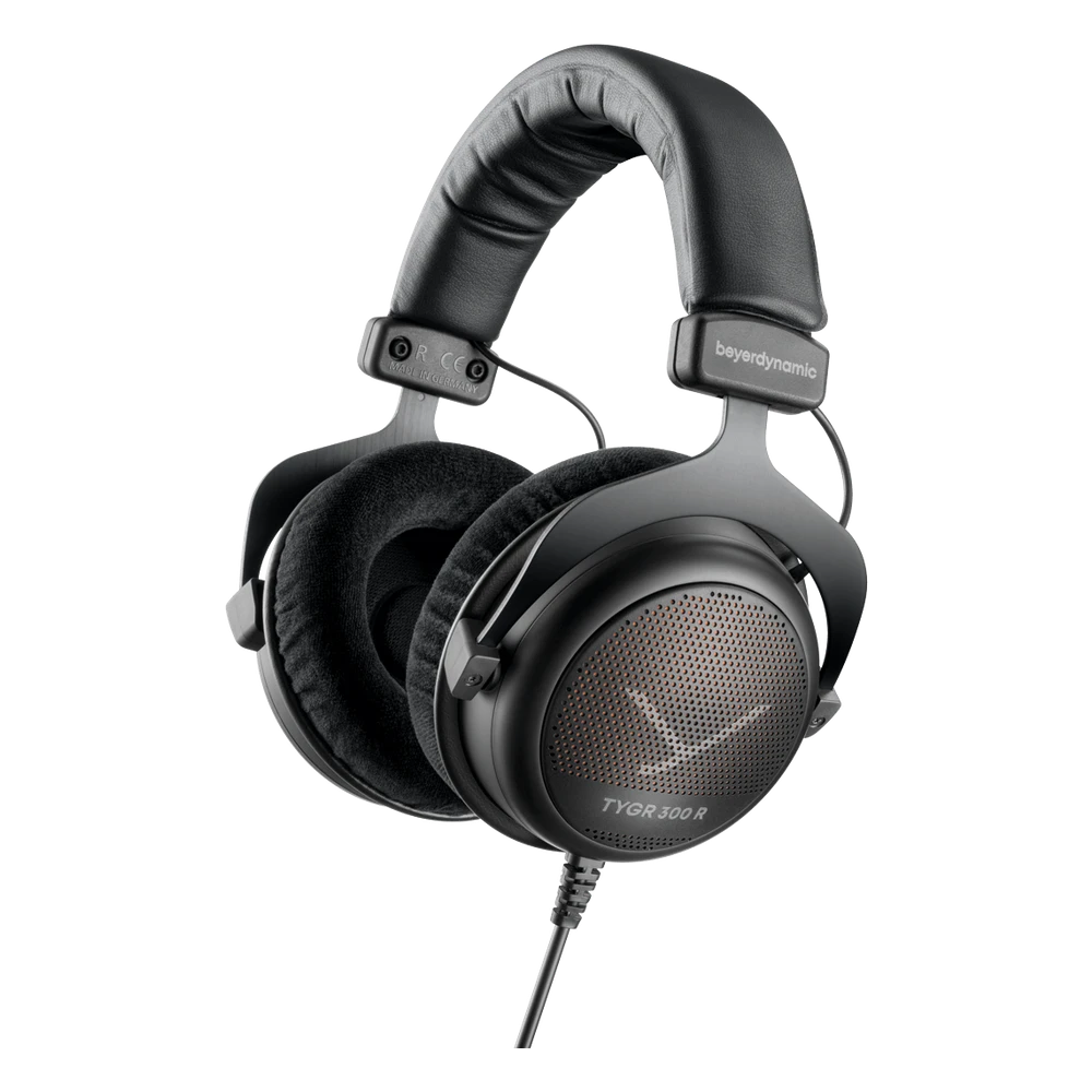 beyerdynamic TYGR 300 R open gaming-koptelefoon in zwart, schuin van voren